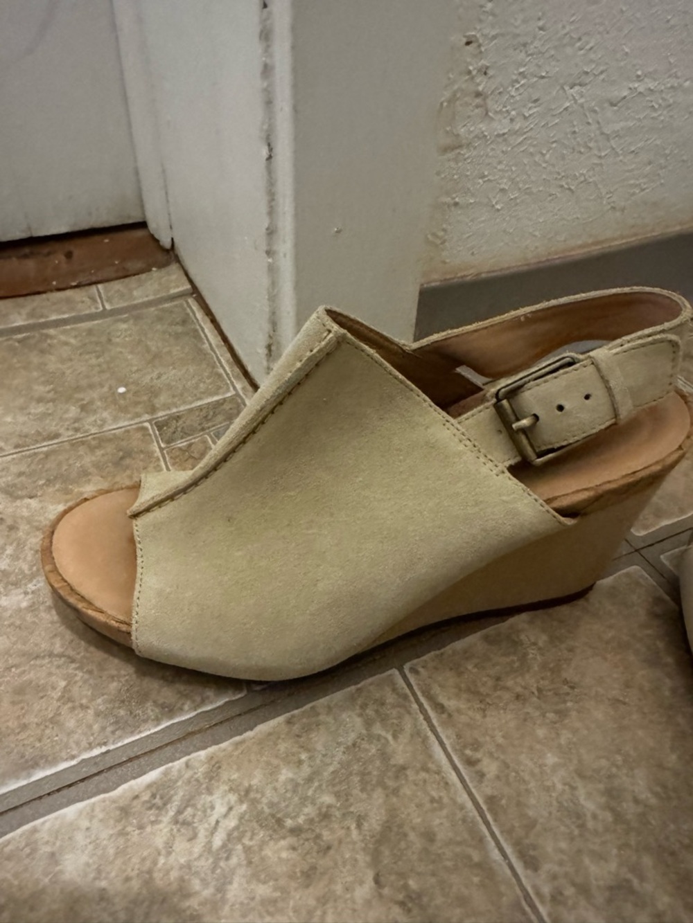 Clarks Women’s Pale Yellow Suede Wedge Sandals | Open Toe Slingback | Cork Wedge - Picture 8 of 9